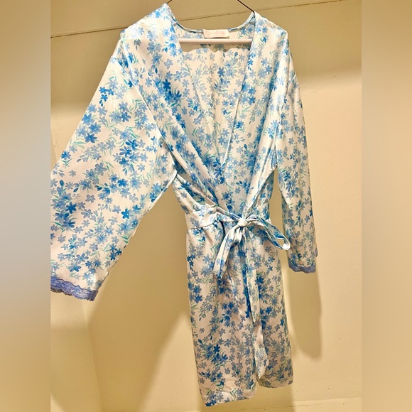 Oscar de la Renta 🩵 Pink Label Floral Satin Robe - Picture 2 of 5
